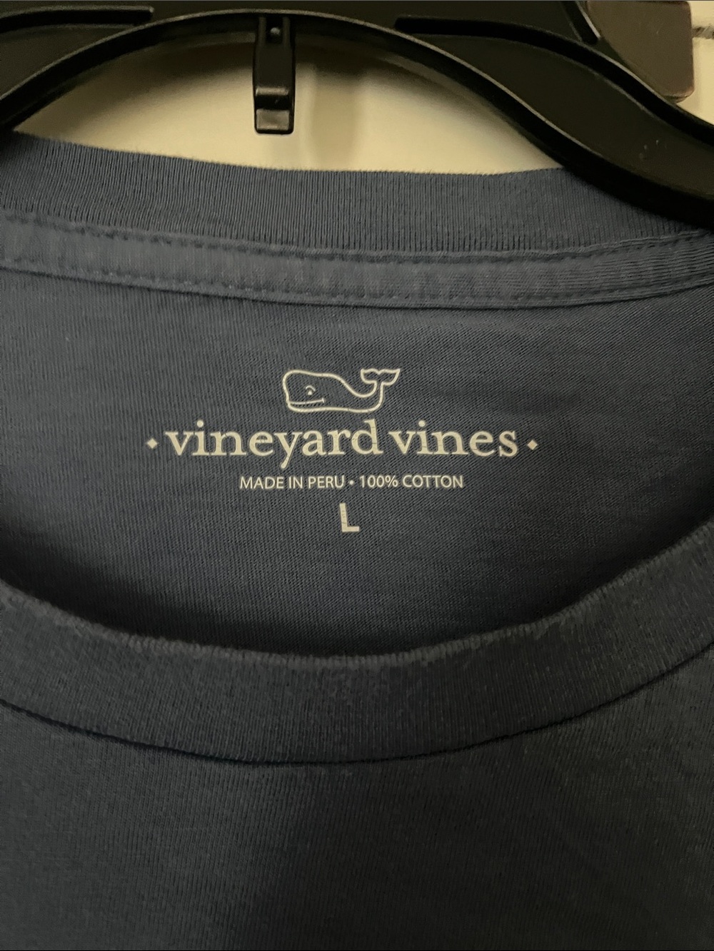 Vineyard Vines Men’s Beach Tropical Blue Pocket Tee with Whale Patch - Picture 4 of 7